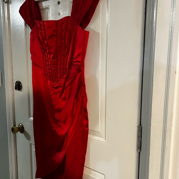 Elegant Red Corset Dress - Picture 5 of 7